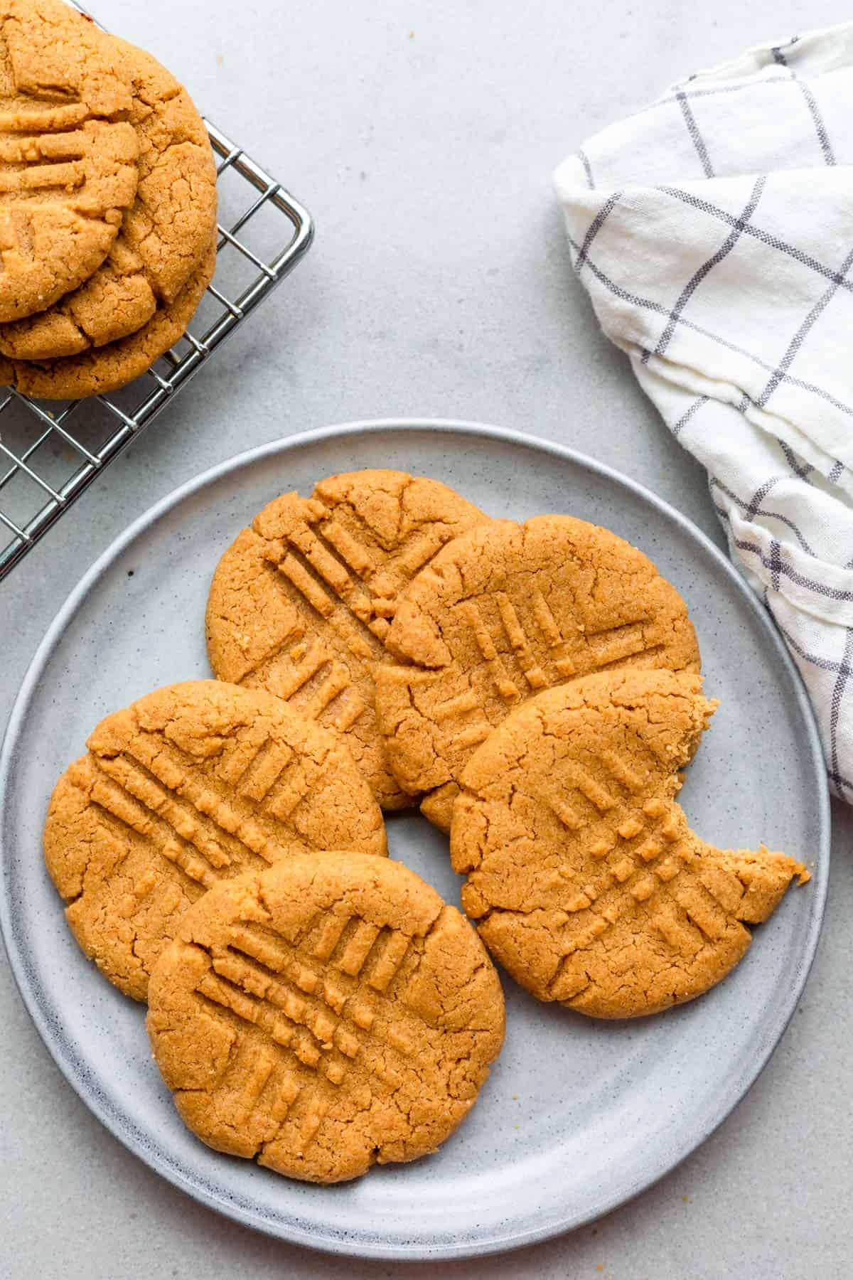 Easy 3-Ingredient Peanut Butter Cookies: Quick & Flourless